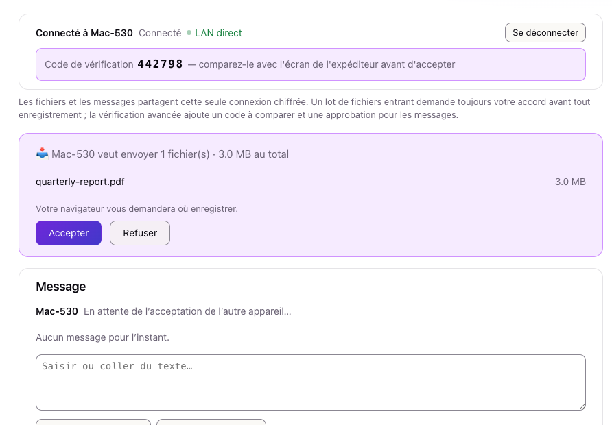 L'autre écran affiche la demande et un code à comparer. Rien n'est enregistré avant l'acceptation.